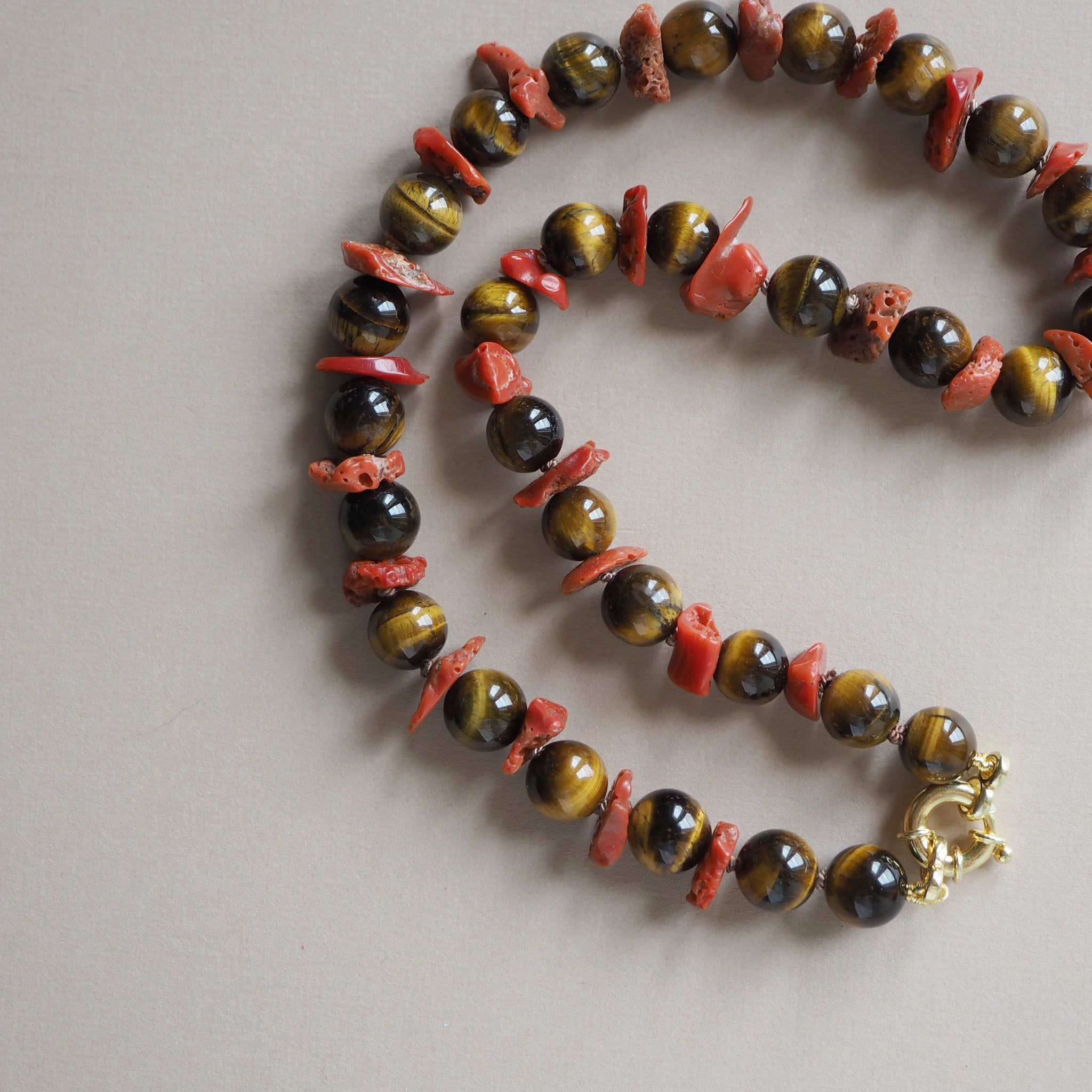 Collana Nodini Corallo e occhio tigre