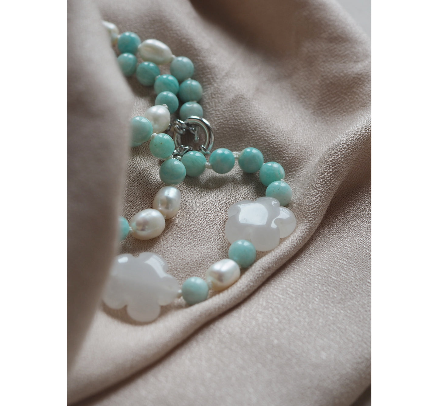 Collana Nodini Fiori bianchi