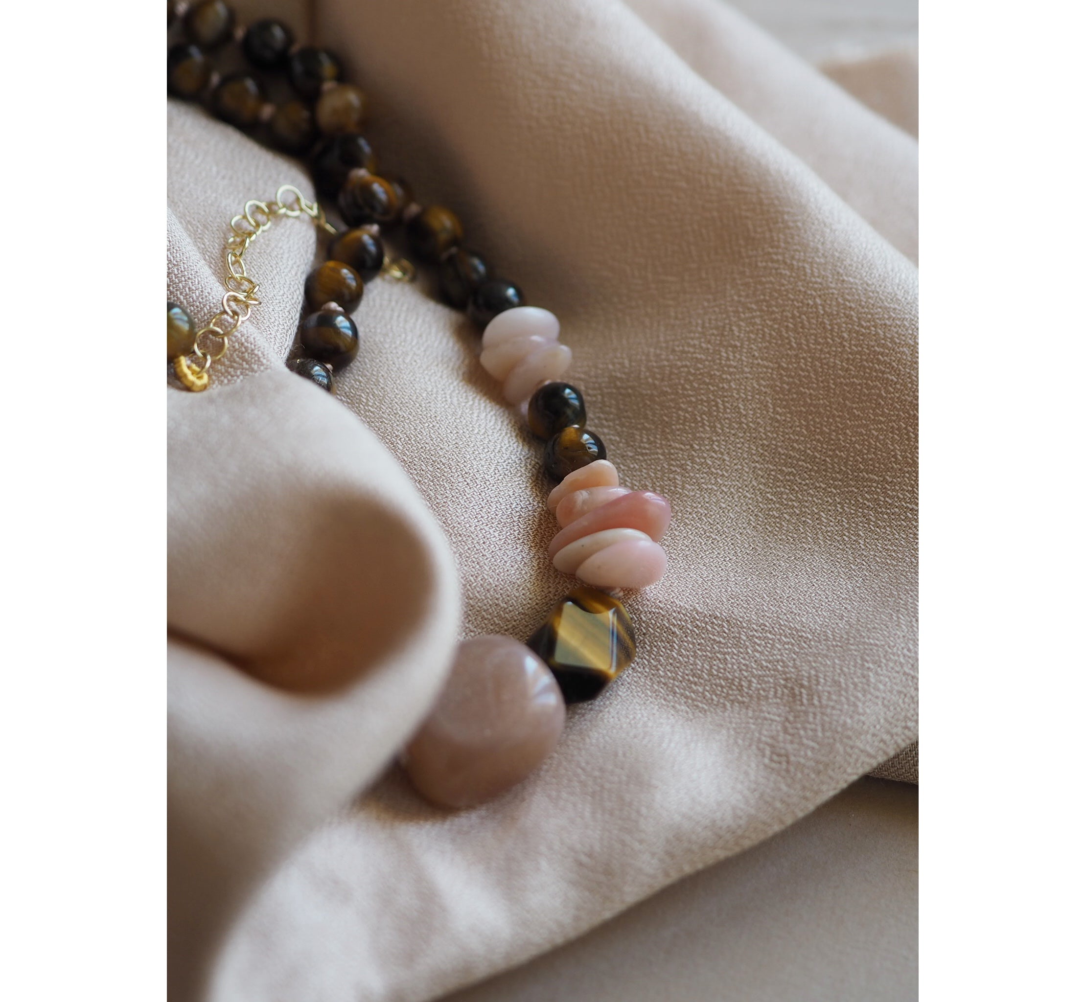 Collana Nodini occhio di tigre e opale rosa