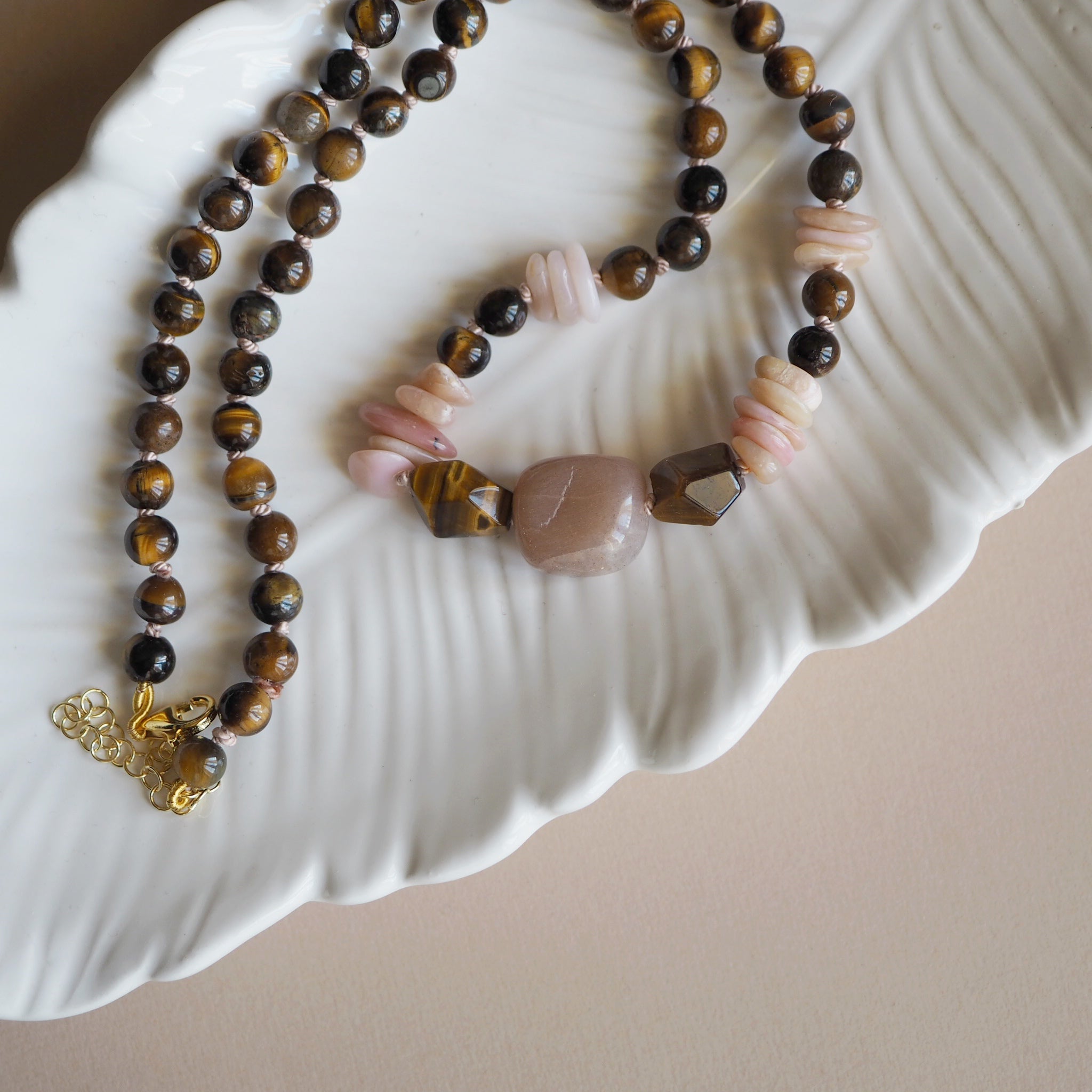 Collana Nodini occhio di tigre e opale rosa