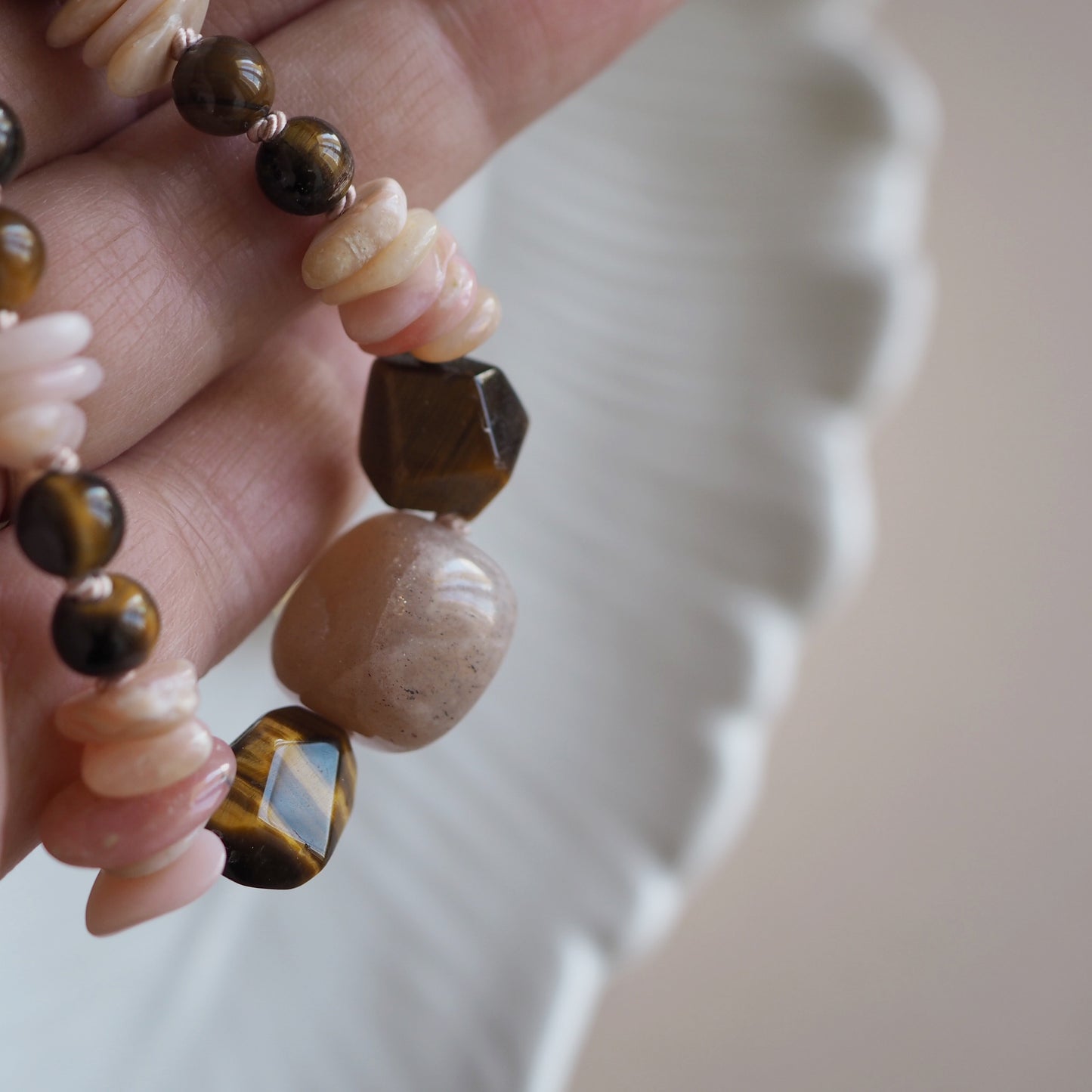 Collana Nodini occhio di tigre e opale rosa