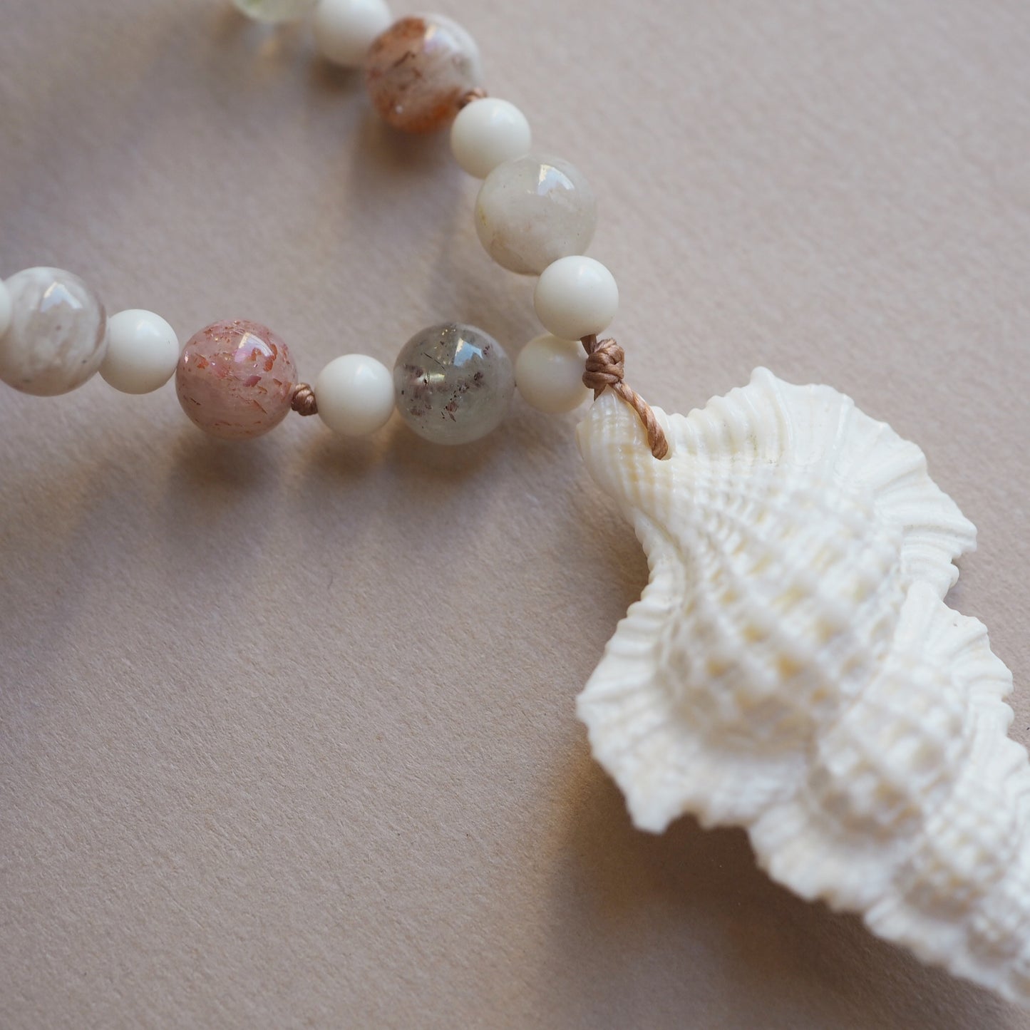 Collana Shellina Pietra del Sole
