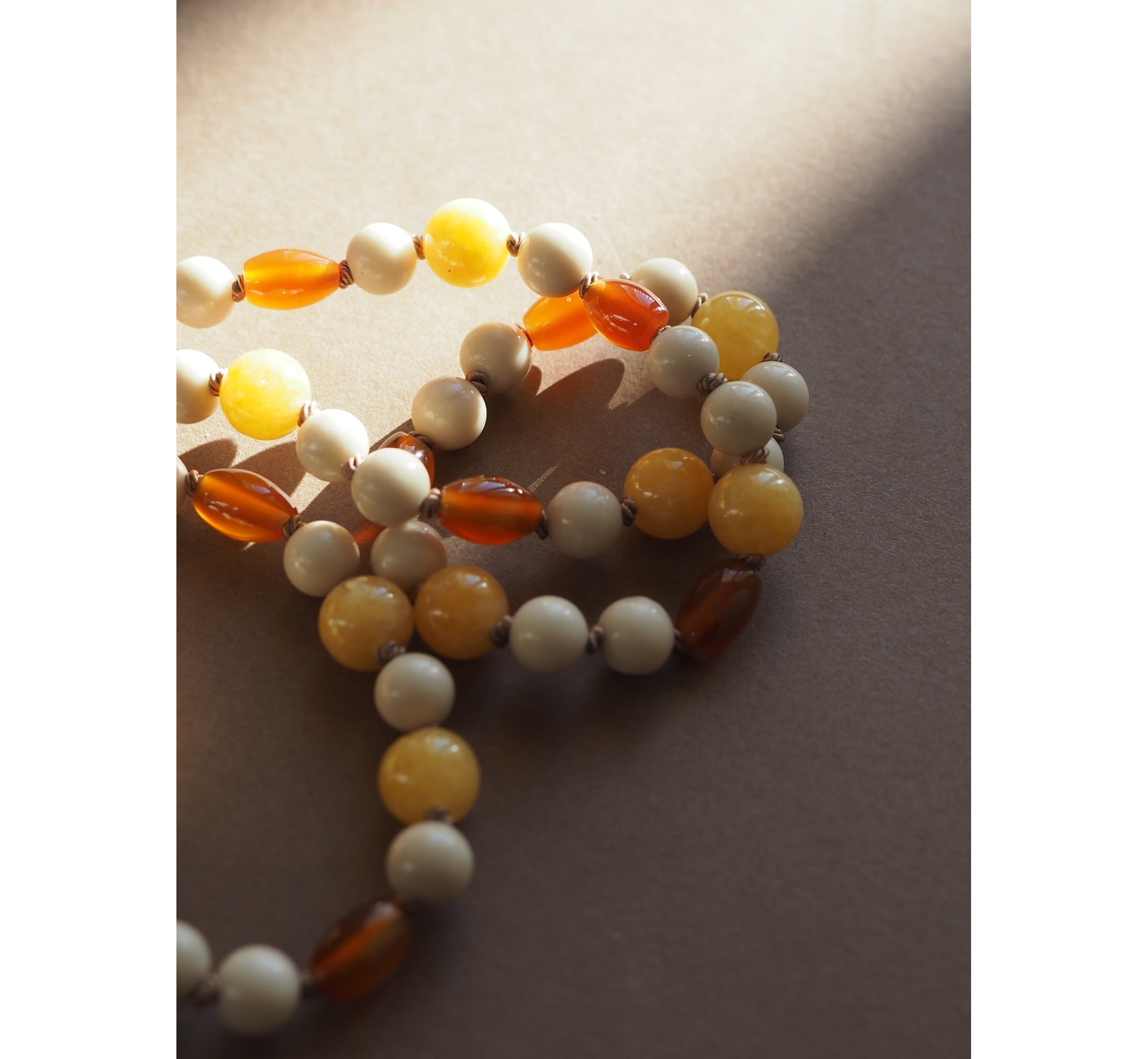 Collana Nodini Giada gialla Corniola