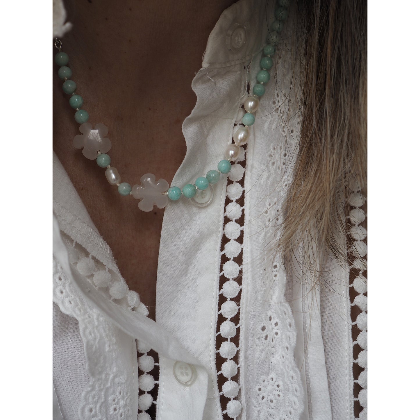 Collana Nodini Fiori bianchi