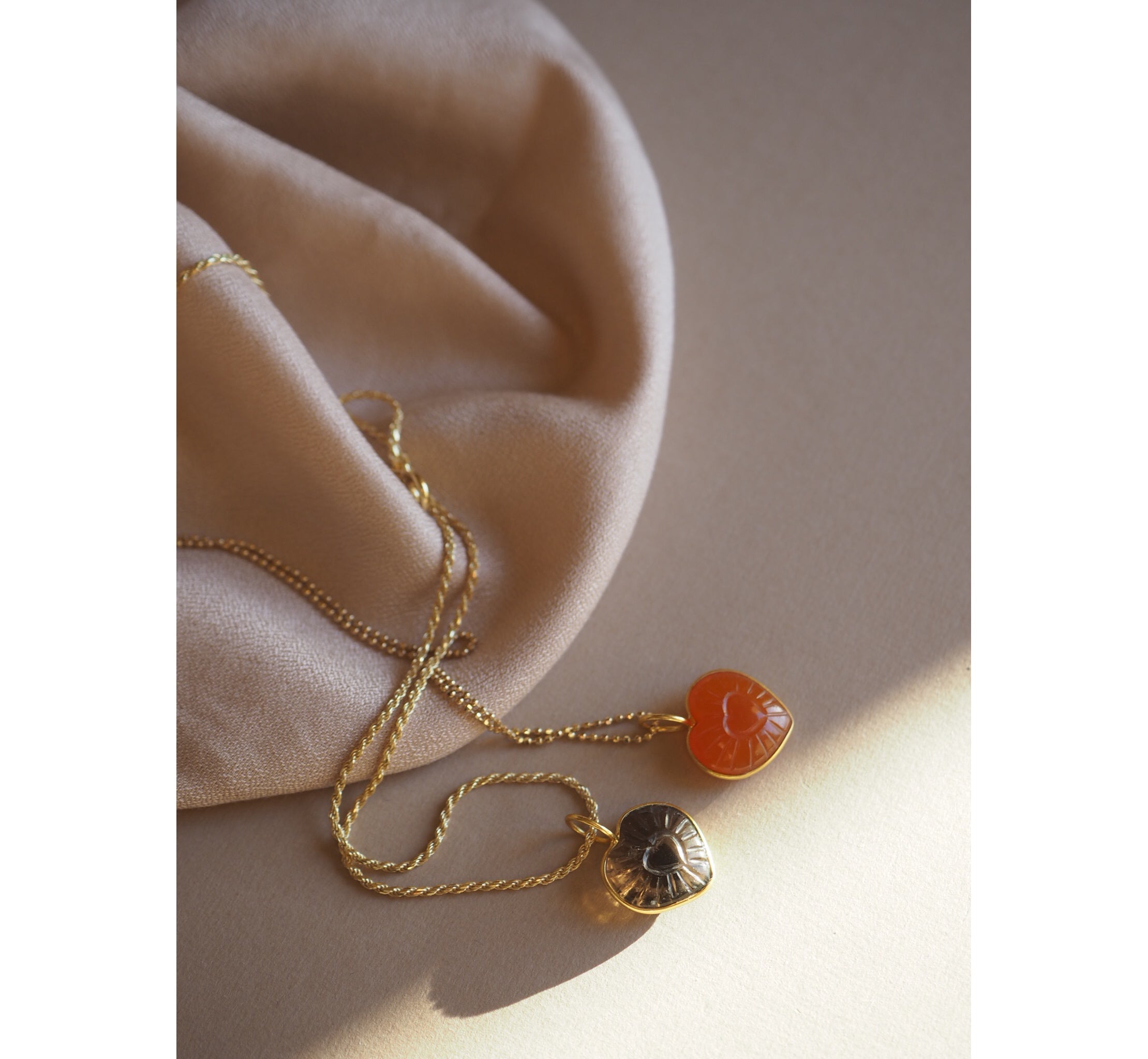 Charm Cuore intagliato