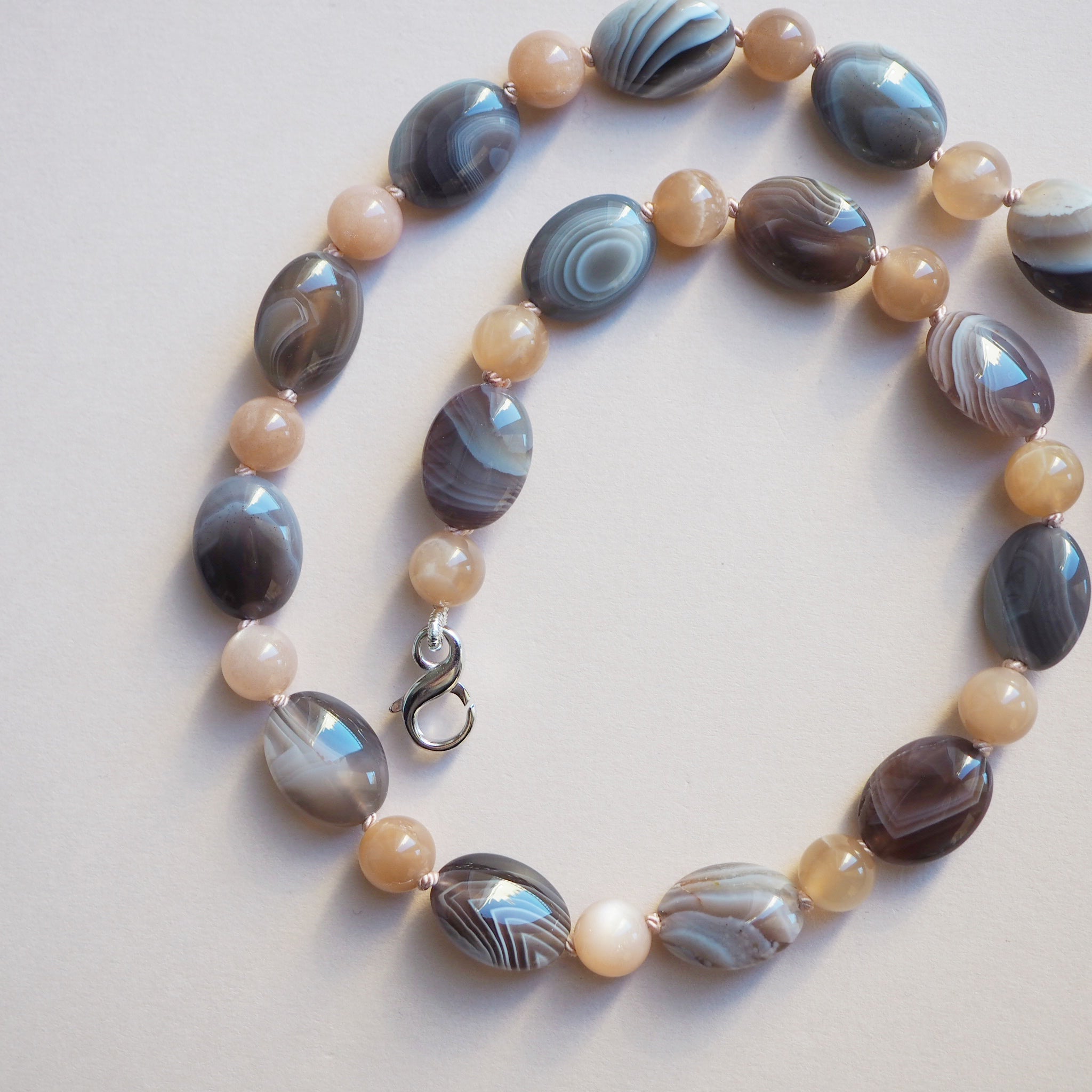 Collana Nodini ovali botswana