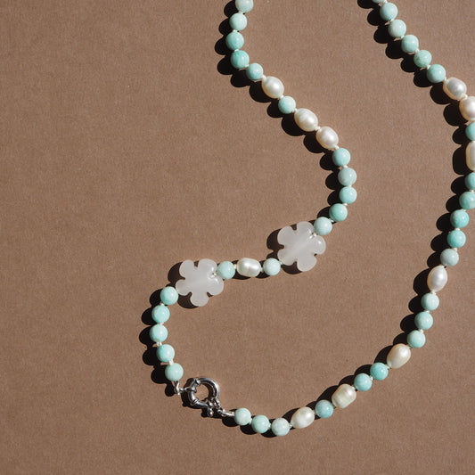 Collana Nodini Fiori bianchi