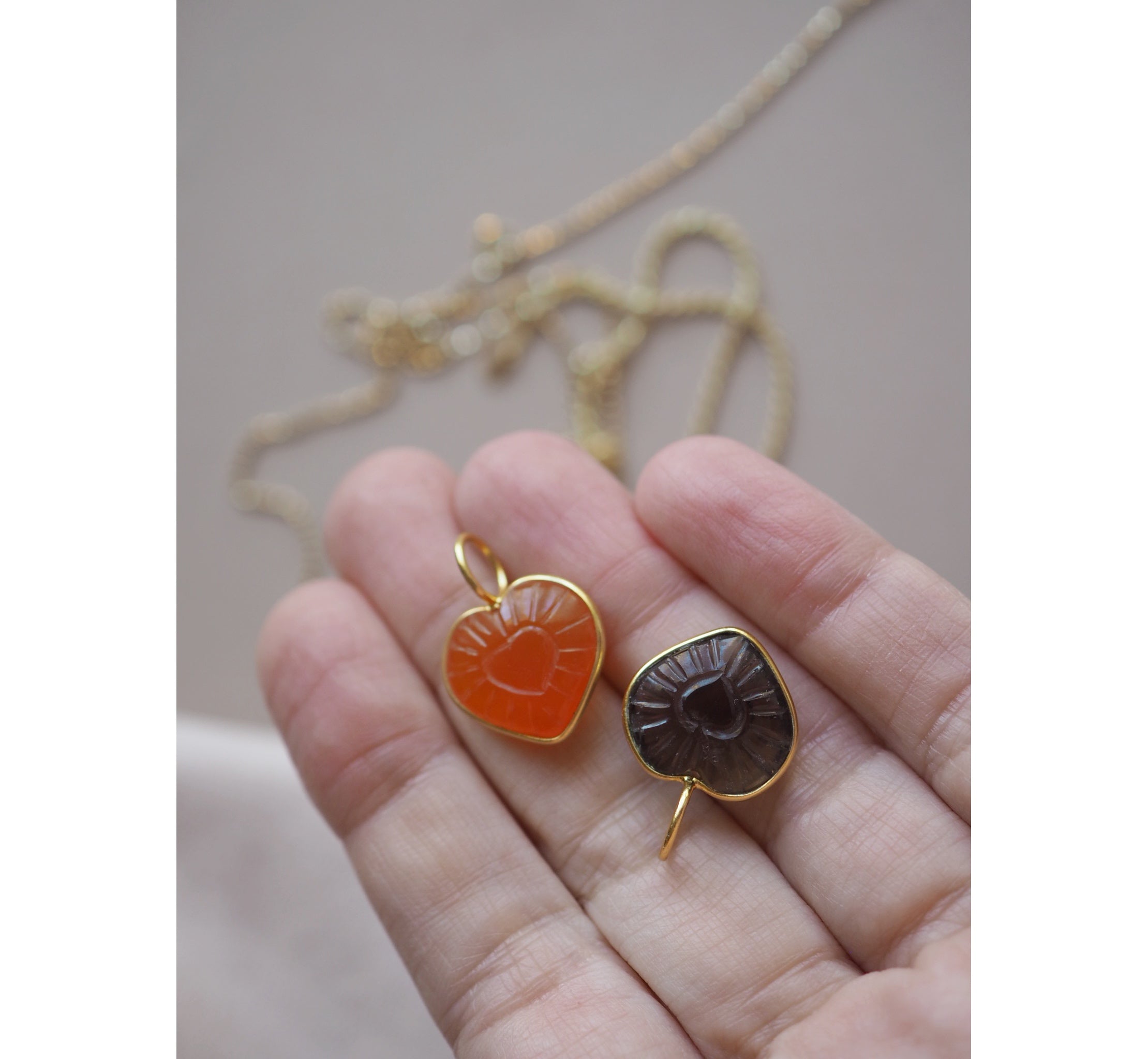 Charm Cuore intagliato