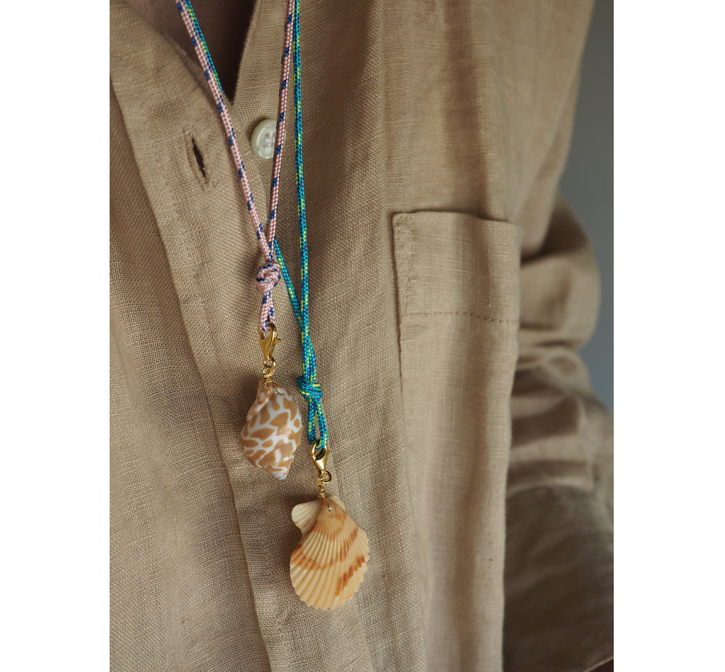 Charm Conchiglia Pettine