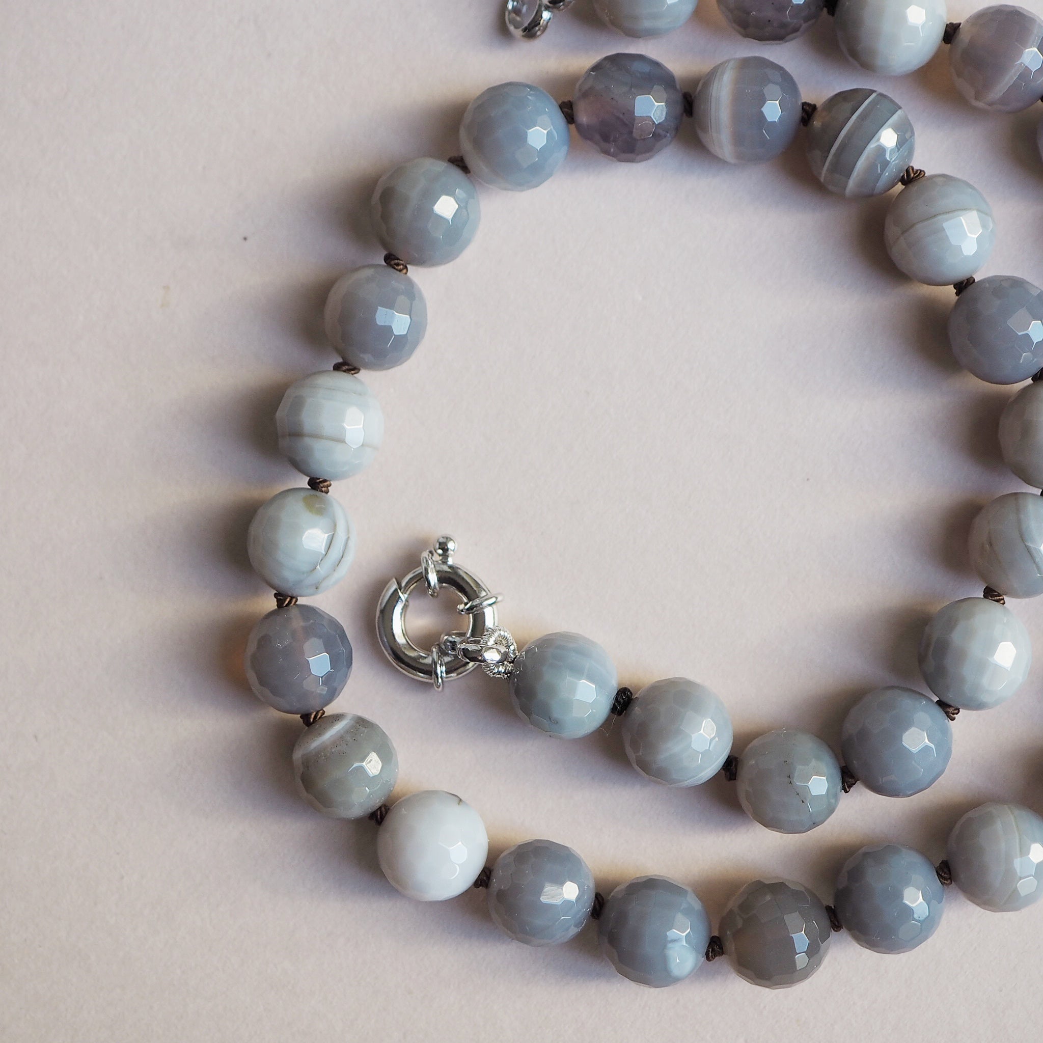 Collana Nodini Botswana grigia