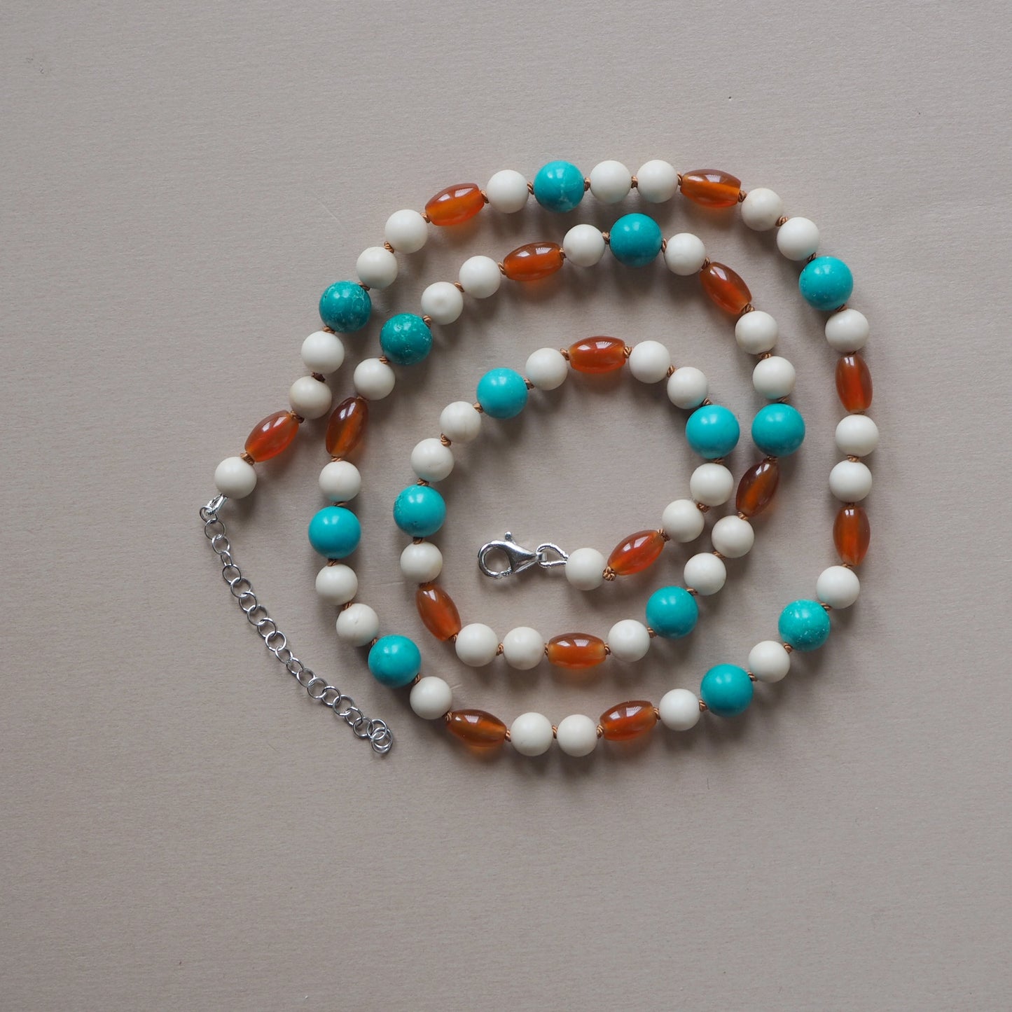 Collana Nodini Beige turchese