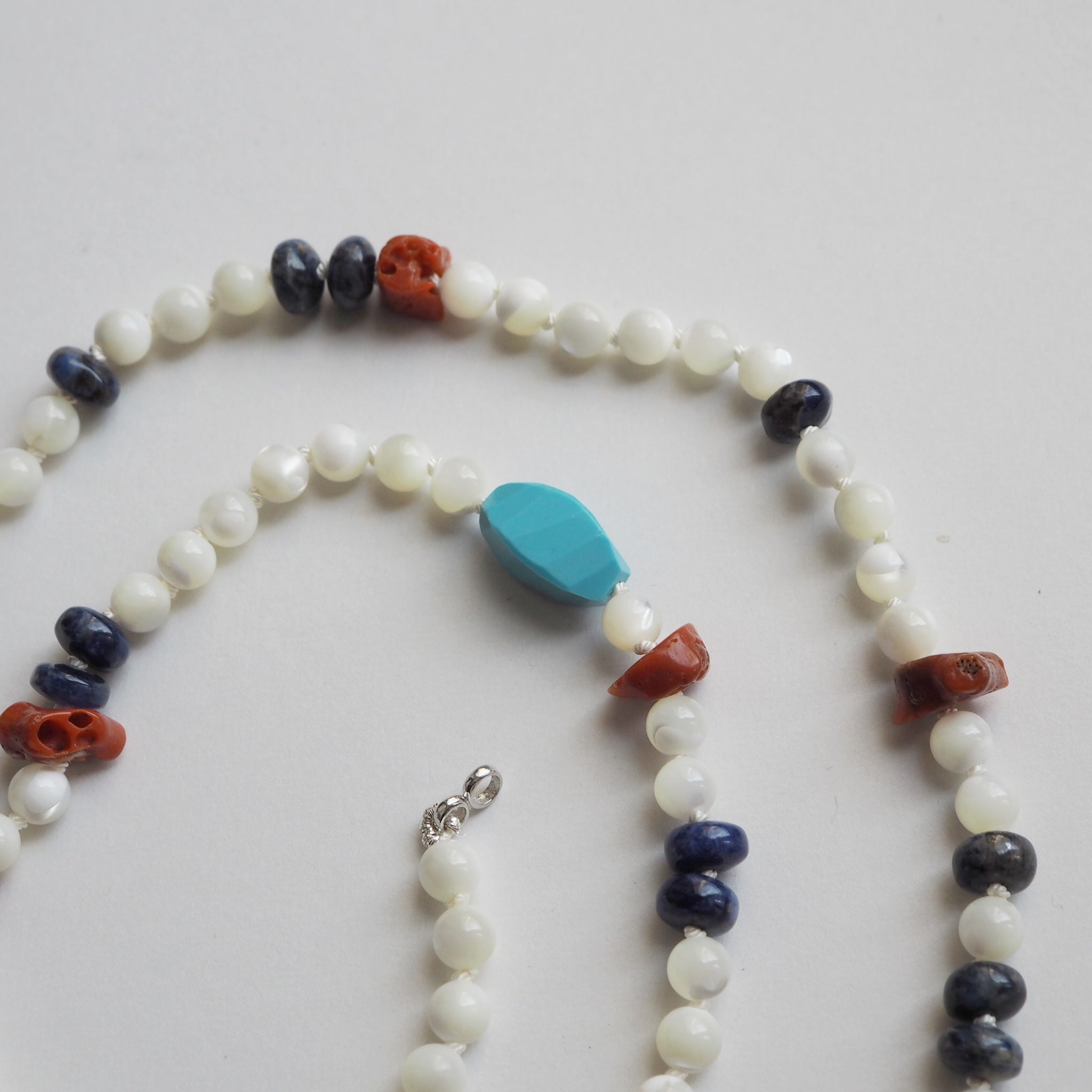 Collana Nodini Madreperla