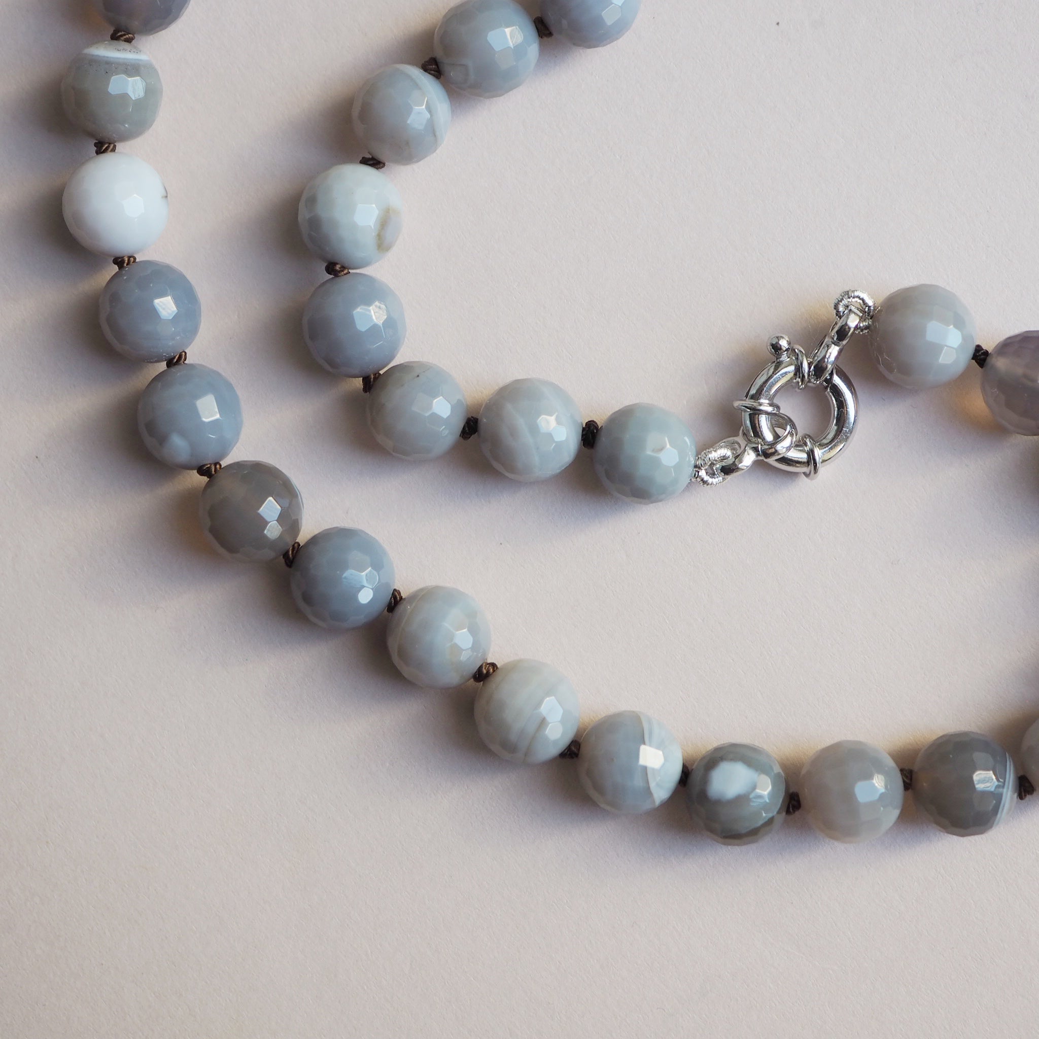 Collana Nodini Botswana grigia