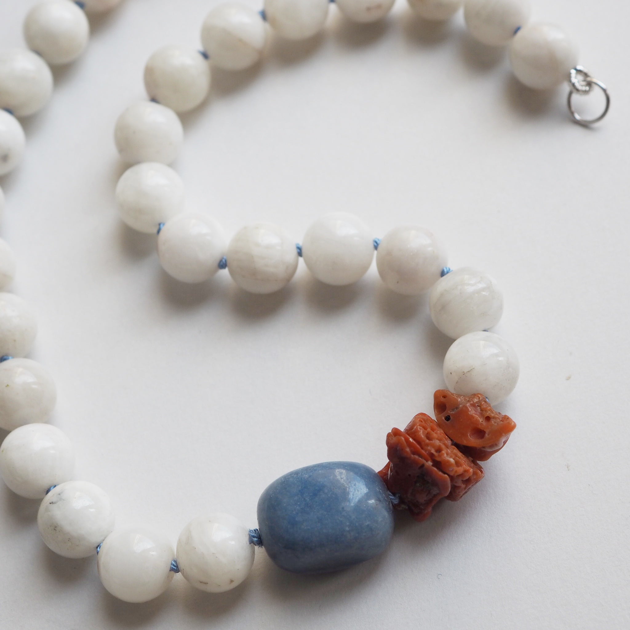 Collana Nodini pietra di luna bianca
