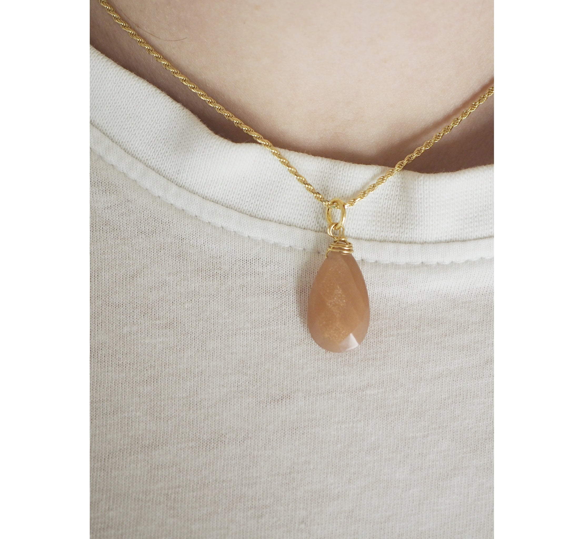 Charm Pendente Pietra di luna rosa
