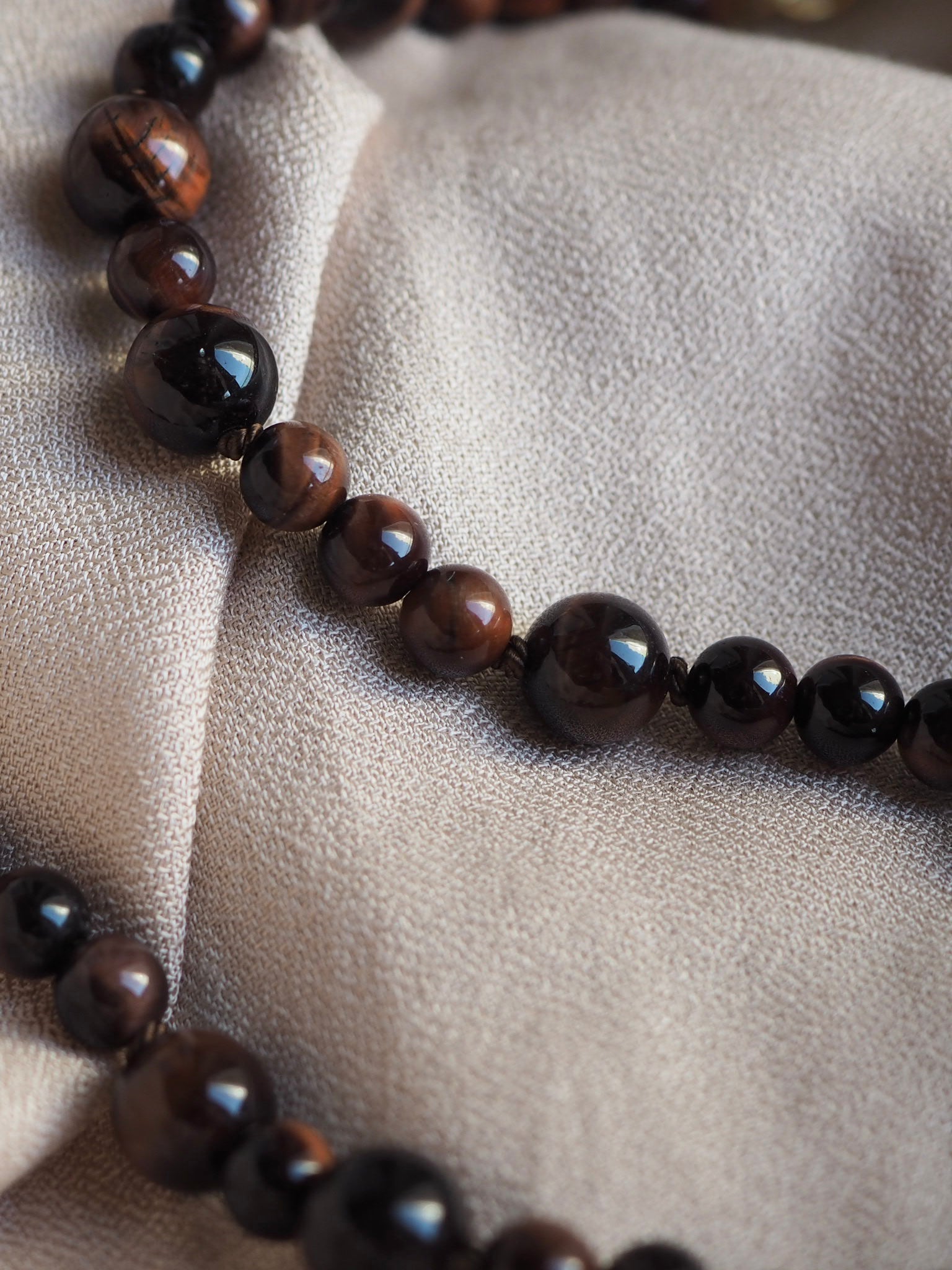Collana Mini Nodini Occhio di tigre Rosso