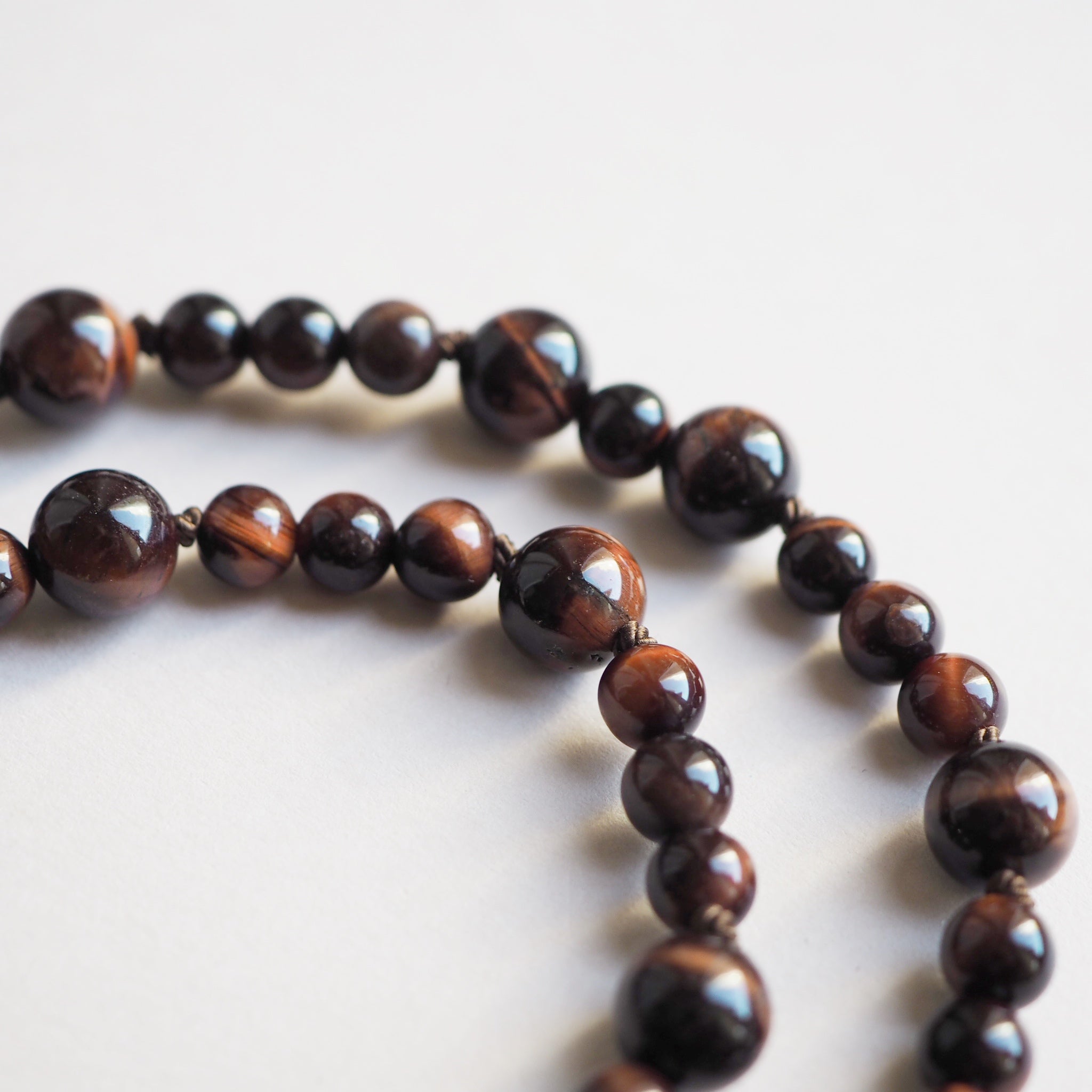 Collana Mini Nodini Occhio di tigre Rosso