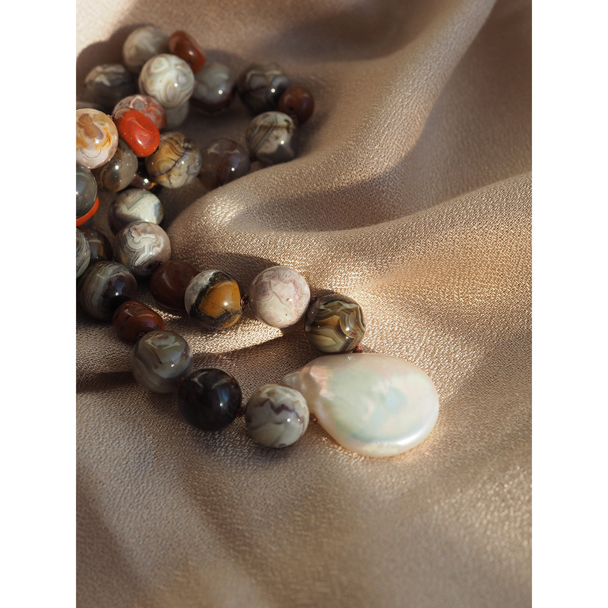 Collana Nodini Deserto rosso