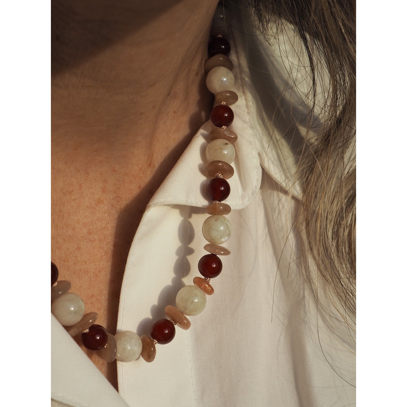 Collana Nodini Luna bianca Corniola