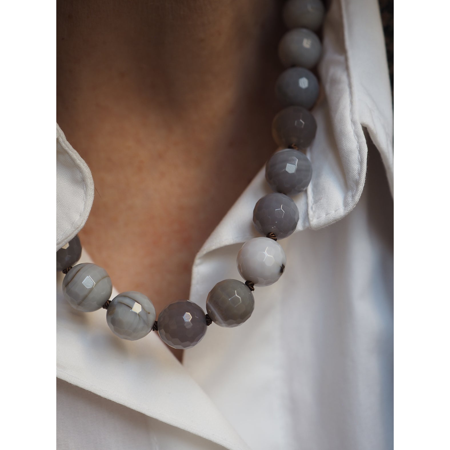 Collana Nodini Botswana grigia