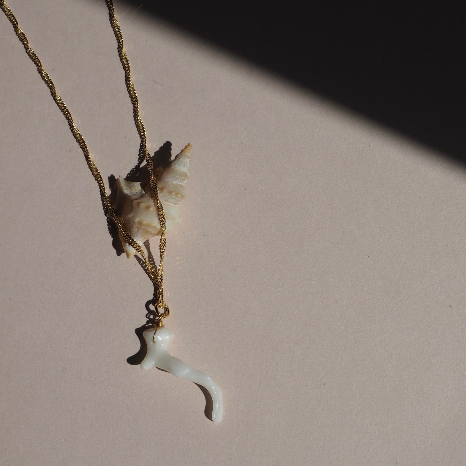 Collana Ondina corallo bianco