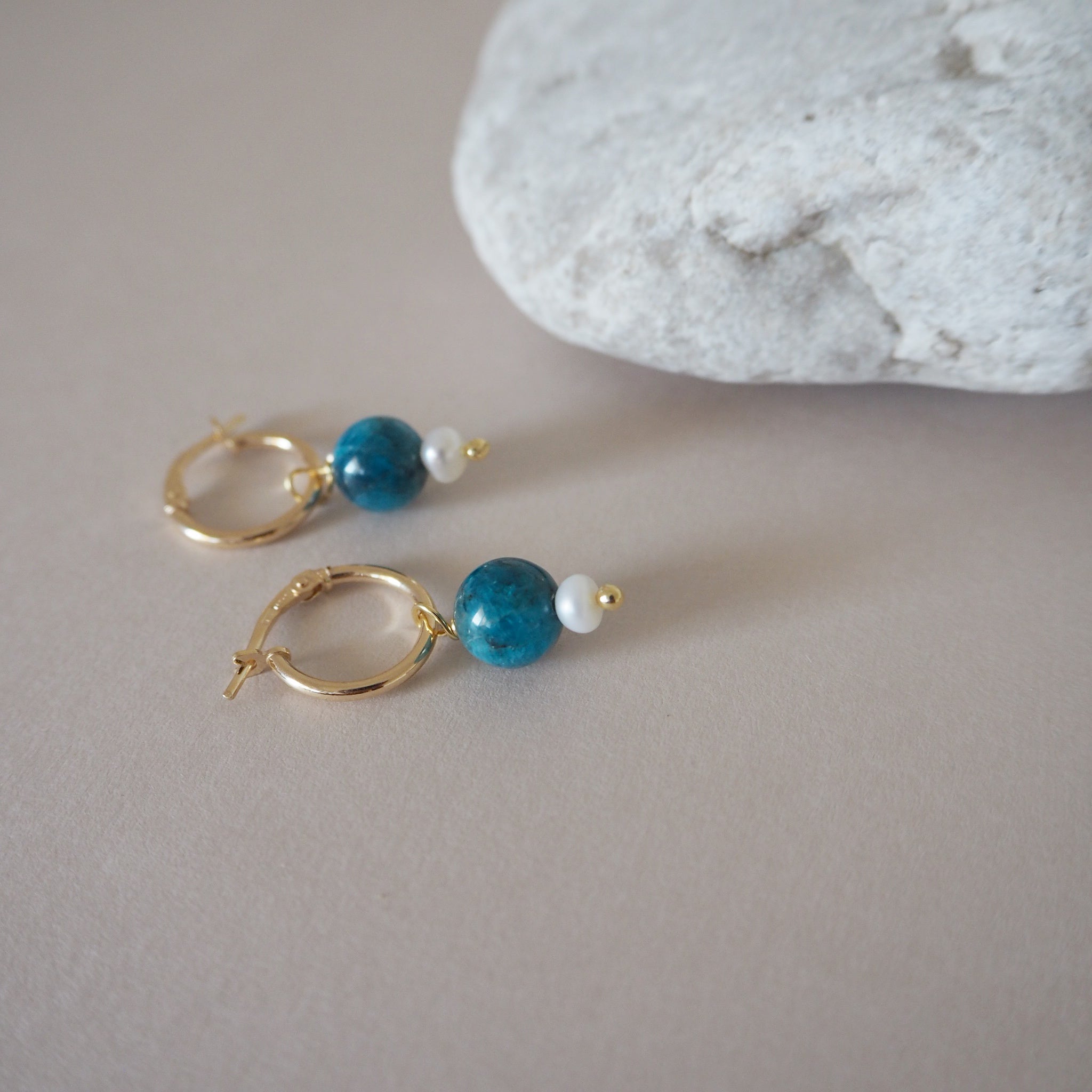 Microcerchi apatite