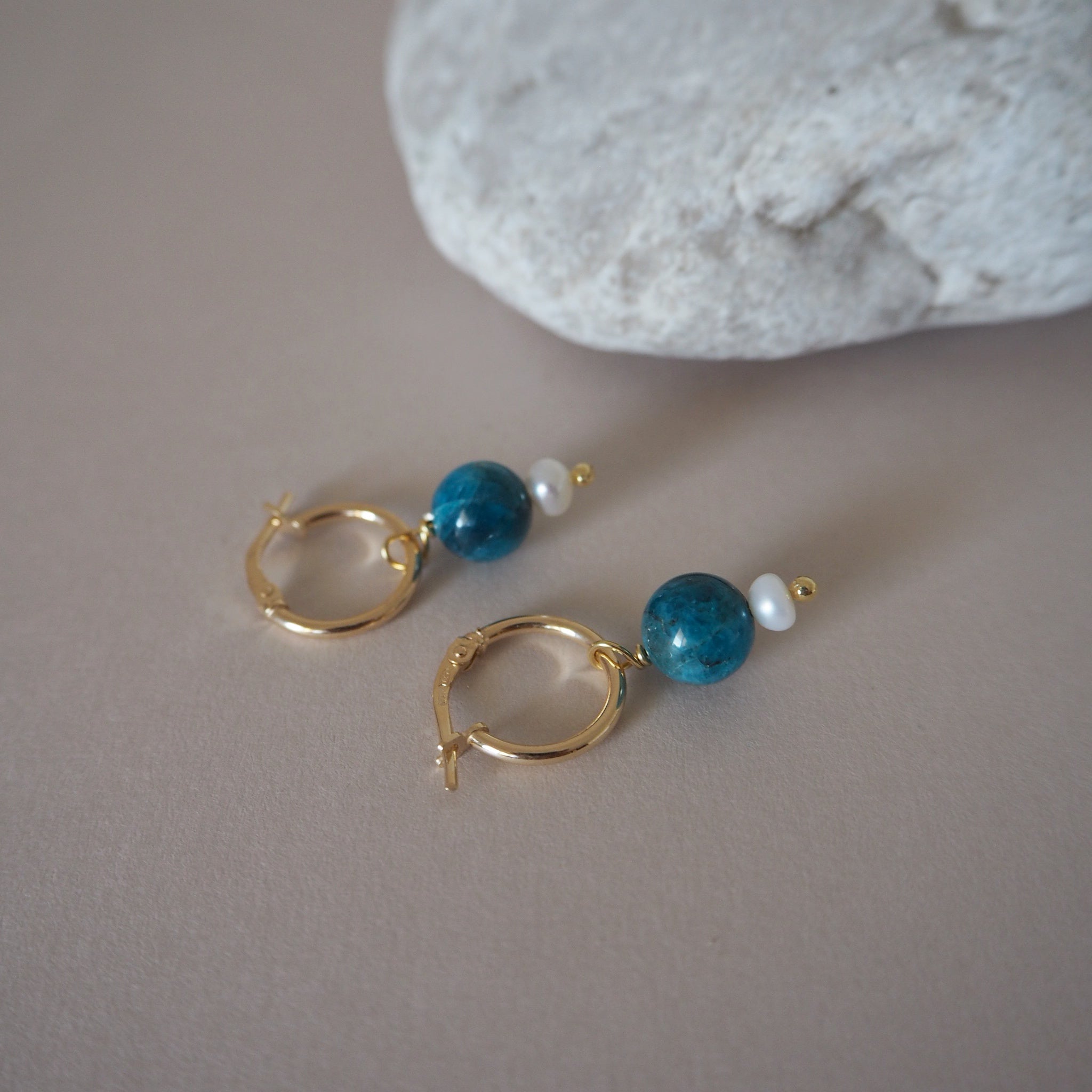 Microcerchi apatite